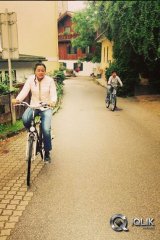 Mahesh Babu Family London Trip Photos